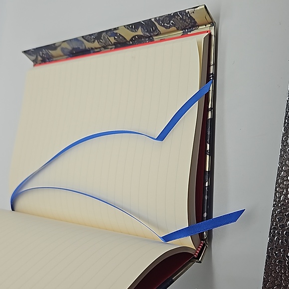 A FLAME TREE hardcover lined notebook with magnetic close - Picture 4 of 10